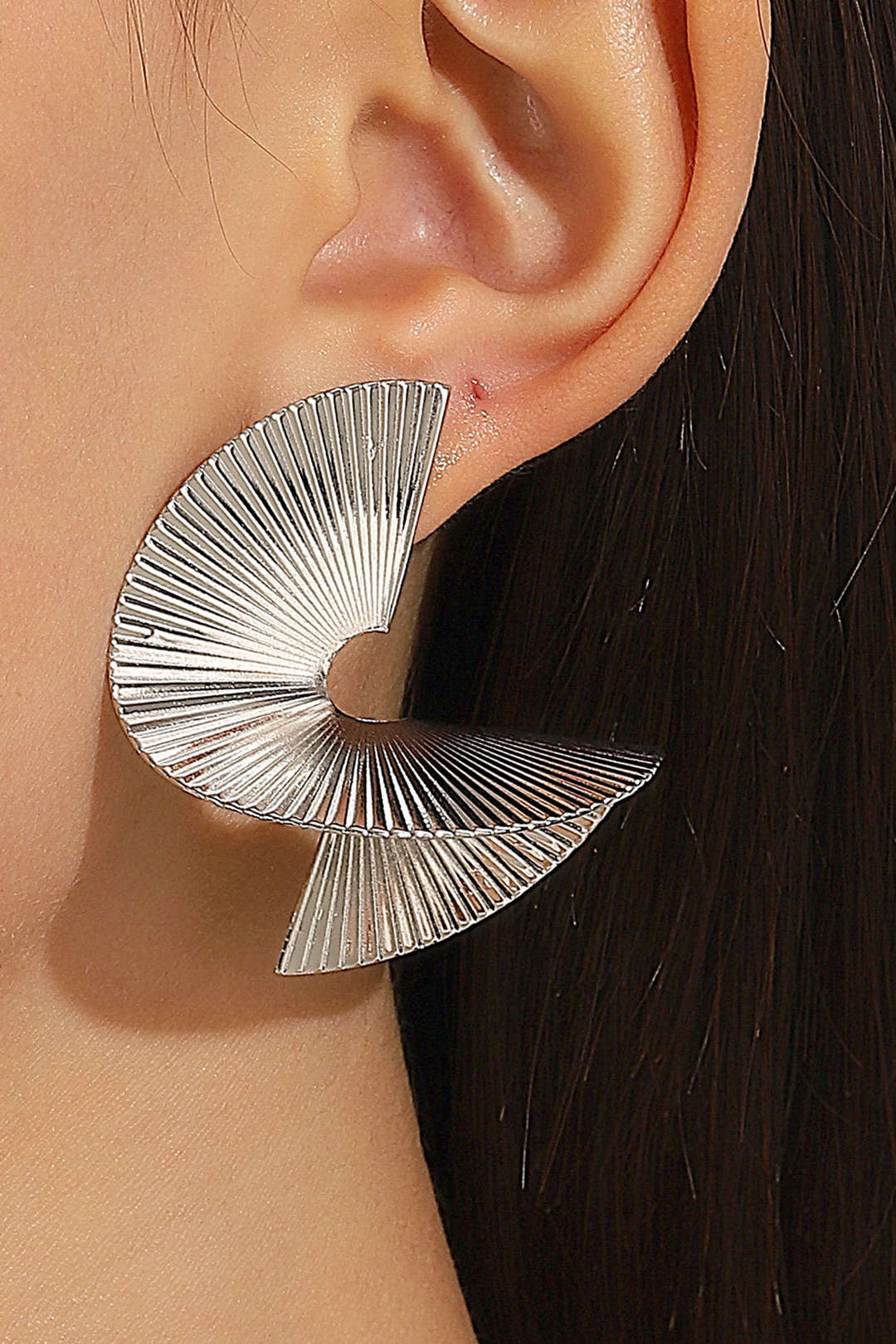 PENDIENTES DE METAL PLISADO