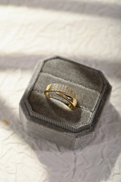 LUCRECIA | ANILLO ELEGANTE CON PIEDRAS PRECIOSAS
