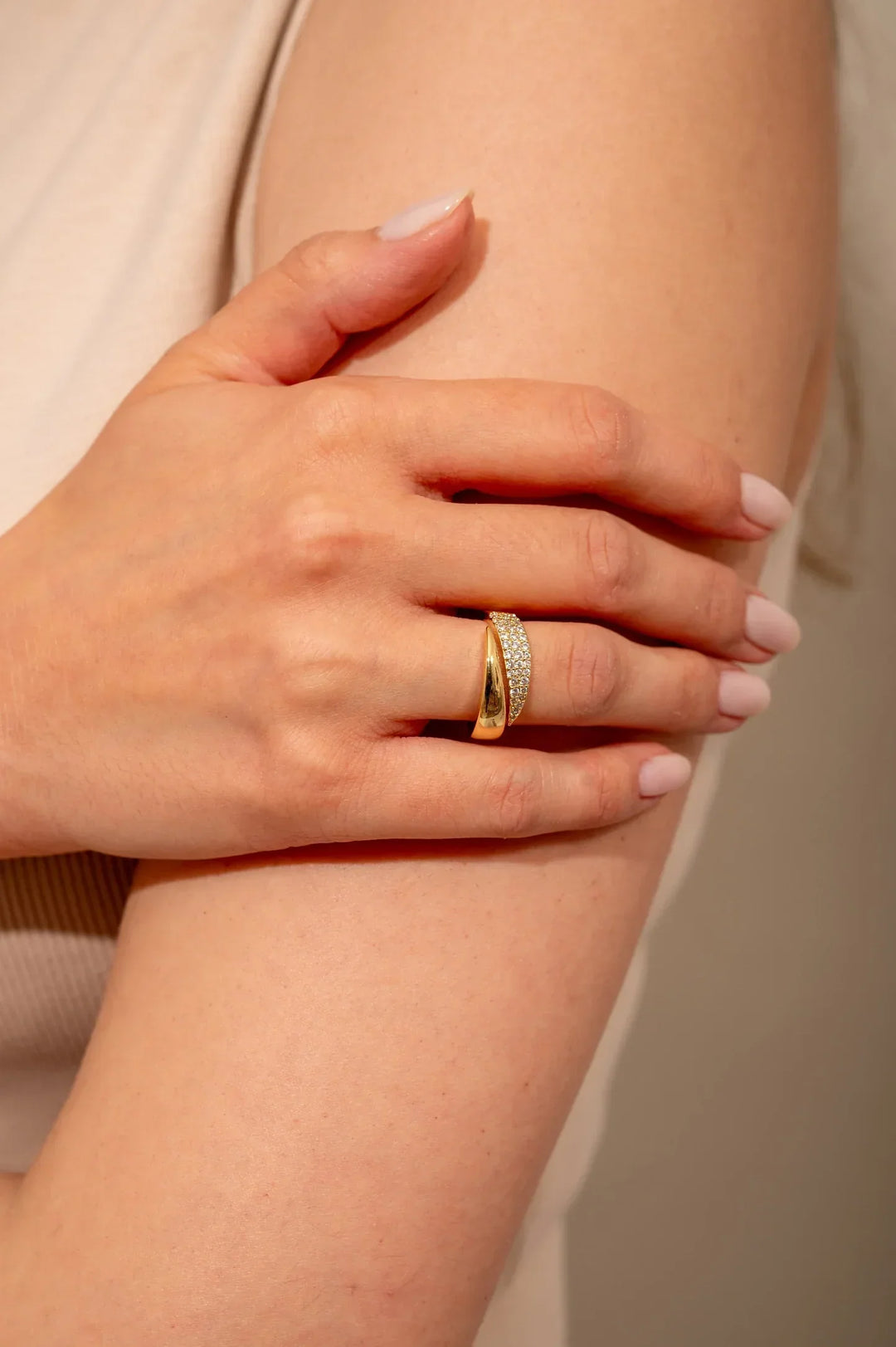 LUCRECIA | ANILLO ELEGANTE CON PIEDRAS PRECIOSAS