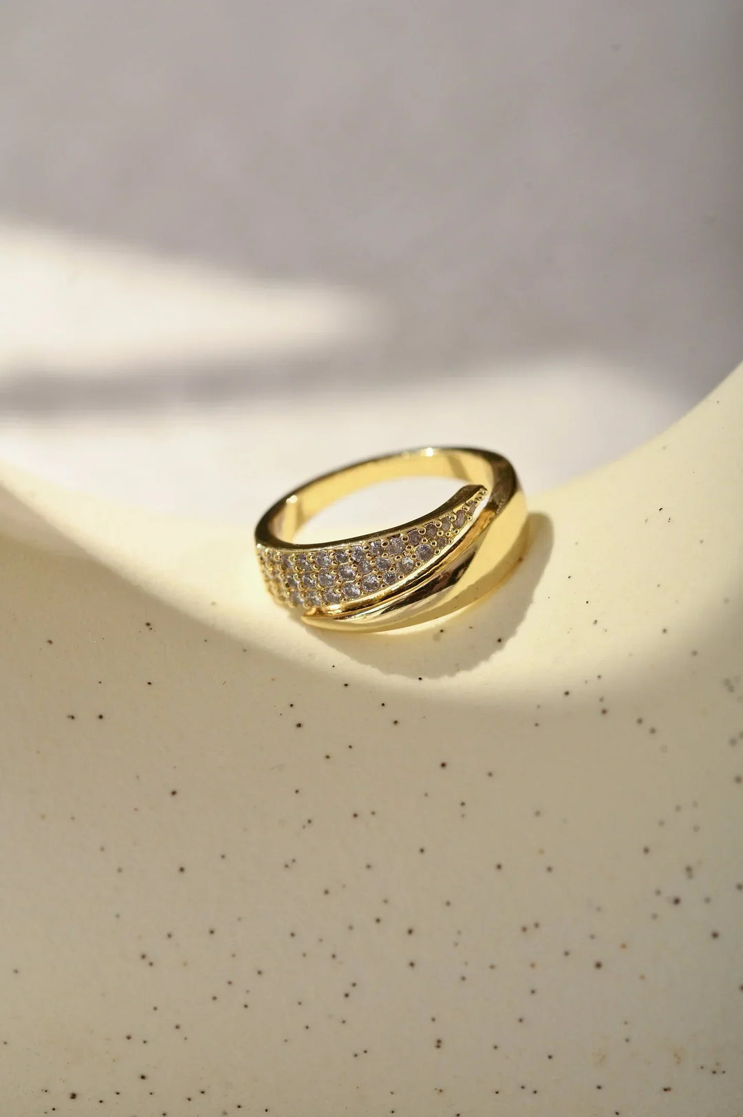 LUCRECIA | ANILLO ELEGANTE CON PIEDRAS PRECIOSAS
