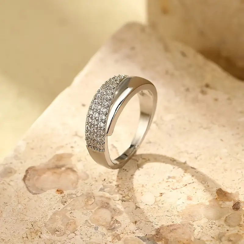 LUCRECIA | ANILLO ELEGANTE CON PIEDRAS PRECIOSAS
