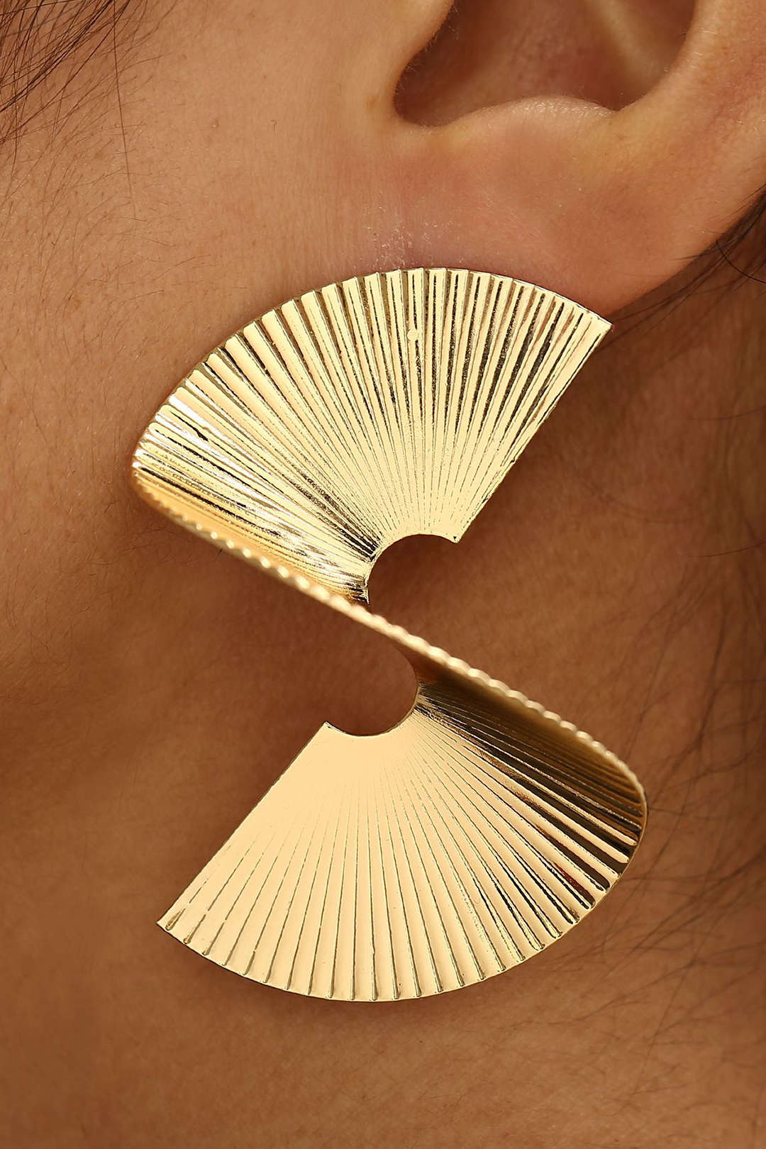 PENDIENTES DE METAL PLISADO